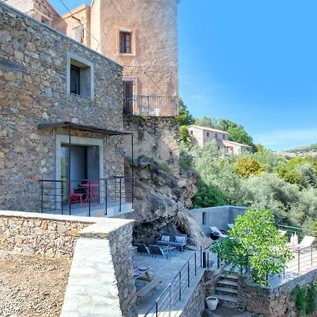 Le San Petrone-tour En Pierre En Centre Corse Entre Et Montagne *