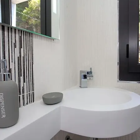 Le San Petrone-tour En Pierre En Centre Corse Entre Et Montagne