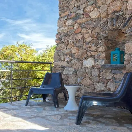 Le San Petrone-tour En Pierre En Centre Corse Entre Et Montagne