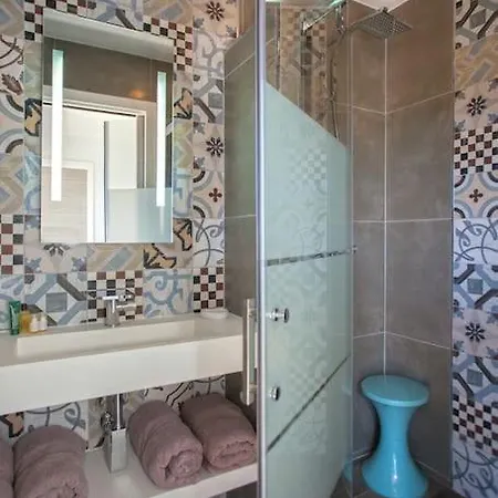 Le San Petrone-tour En Pierre En Centre Corse Entre Et Montagne *