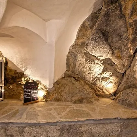 Le San Petrone-tour En Pierre En Centre Corse Entre Et Montagne Moltifao