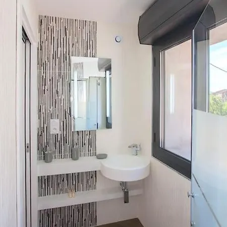 Le San Petrone-tour En Pierre En Centre Corse Entre Et Montagne Moltifao