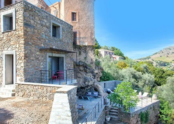 Le San Petrone-tour En Pierre En Centre Corse Entre Et Montagne *