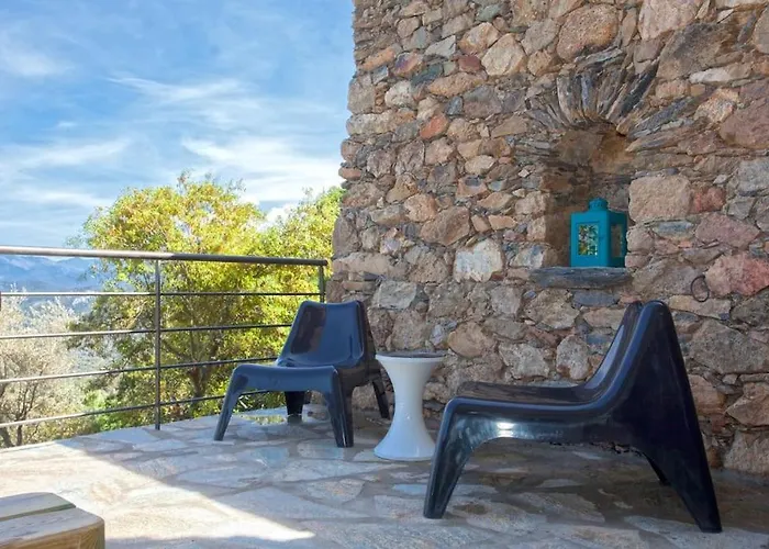 Le San Petrone-tour En Pierre En Centre Corse Entre Et Montagne