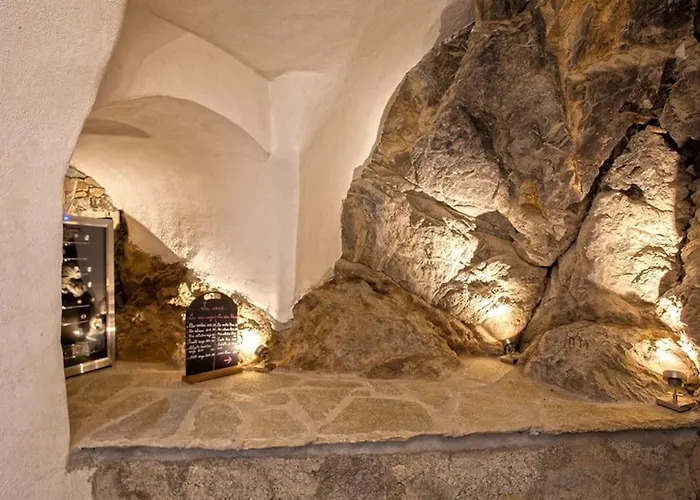 Le San Petrone-tour En Pierre En Centre Corse Entre Et Montagne Moltifao